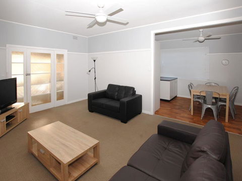 59 Wharf Street Opposite Bowling Club - Accommodation Port Macquarie 3
