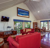 6 Ilmenite Avenue - Coastal beach shack within walking distance to patrolled beach and CBD - Accommodation Port Macquarie
