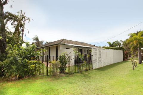 6 Petrie Ave, Marcoola, Pet Friendly, Linen Supplied - Accommodation Port Macquarie 2