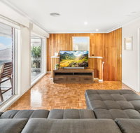 6-bed Oceanfront House with Jacuzzi Games Parking - Accommodation Port Macquarie