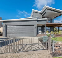 7 Graydens Road Ventnor with Spectacular views - Accommodation Port Macquarie