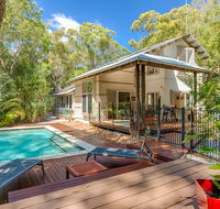 7 Naiad Court - Rainbow Shores Perfect Beach House Swimming Pool and Walk To Beach Aircon Wi-Fi - Accommodation Port Macquarie
