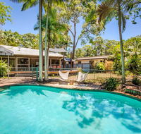 8 Satinwood Drive - Rainbow Shores Architecturally Designed Pool Walk to Beach - Accommodation Port Macquarie