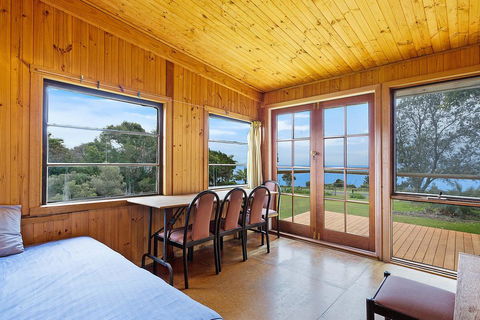 98 Ocean Parade - Rustic Log Cabin - Accommodation Port Macquarie 3