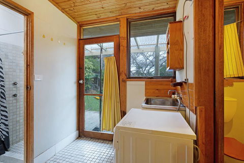 98 Ocean Parade - Rustic Log Cabin - Accommodation Port Macquarie 1