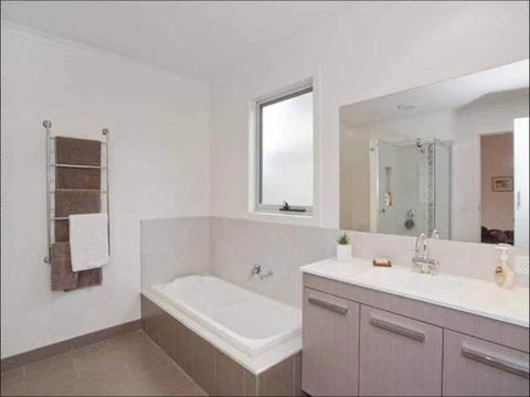 A Beautiful Beach House Torquay - Accommodation Port Macquarie 3