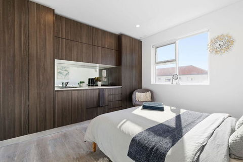 A Bright & Comfy Beach Studio, 5min Walk To Bondi Beach - Accommodation Port Macquarie 1
