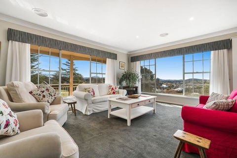 A House With A View, Molong. NSW - Accommodation Port Macquarie 0