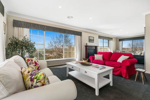 A House With A View, Molong. NSW - Accommodation Port Macquarie 3