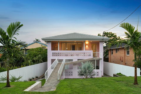 A PERFECT STAY - Sunset Beach - Riverside - Accommodation Port Macquarie 1