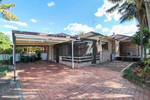A Reflection On The Lake - Accommodation Port Macquarie 1