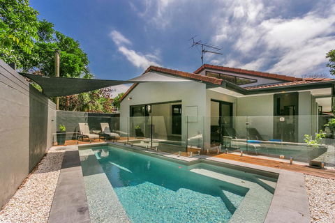 A SWEET ESCAPE - At The Beach - Accommodation Port Macquarie 0
