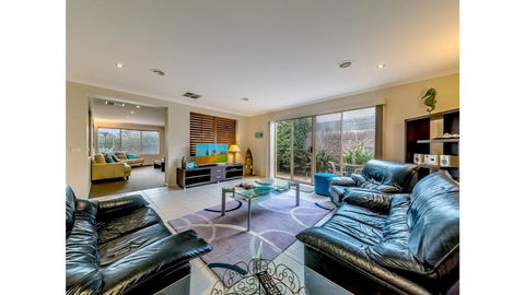 A TOUCH OF CLASS - PET FRIENDLY (OUTSIDE ONLY) - Accommodation Port Macquarie 1