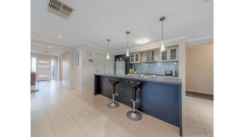 A TOUCH OF CLASS - PET FRIENDLY (OUTSIDE ONLY) - Accommodation Port Macquarie 3