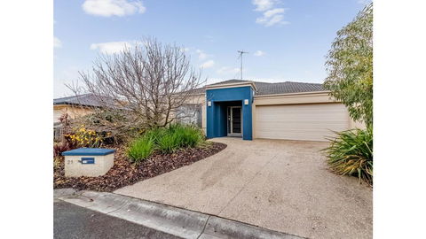 A TOUCH OF CLASS - PET FRIENDLY (OUTSIDE ONLY) - Accommodation Port Macquarie 0
