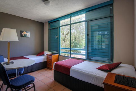 AAA Airport Albion Manor Apartments And Motel - Accommodation Port Macquarie 1
