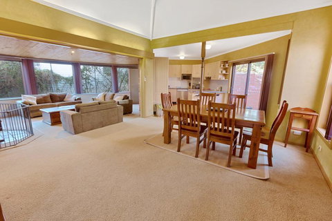 Above Sunset - 100m From The Paynesville Lakes - Accommodation Port Macquarie 3