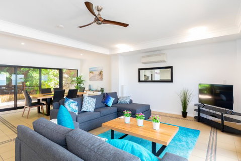 Absolute Airlie - Accommodation Port Macquarie 2
