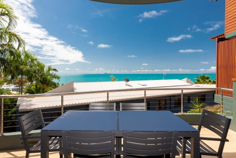 Absolute Airlie - Accommodation Port Macquarie 0