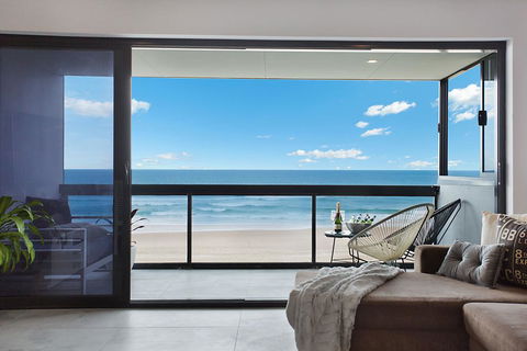 Absolute Beach Front Renovated 3 Bdrm 2 Bath App - Accommodation Port Macquarie 0