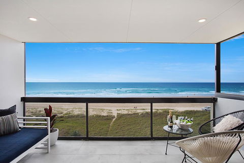Absolute Beach Front Renovated 3 Bdrm 2 Bath App - Accommodation Port Macquarie 3