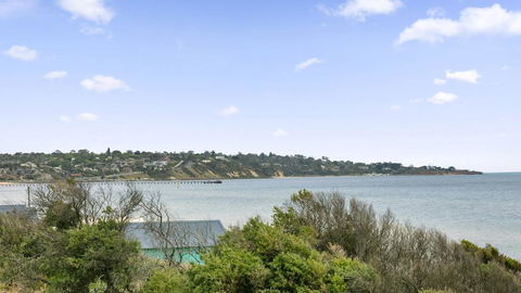 ABSOLUTE BEACHFRONT - FRANKSTON - Accommodation Port Macquarie 1