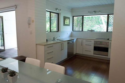 Absolute Beachfront - Mooloolaba - Accommodation Port Macquarie 3