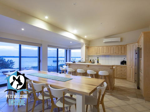 Absolute Water Frontage W/ Jetty + Boat Ramp - Accommodation Port Macquarie 3
