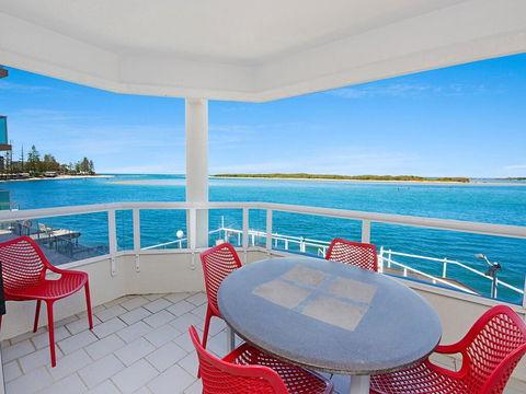 Absolute Waterfront On The Pumicestone Passage - Accommodation Port Macquarie 2