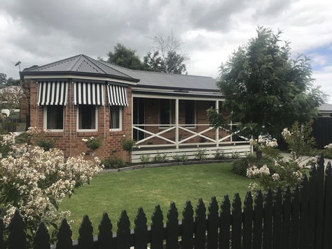 Acacia House - Central Healesville - Yarra Valley - Accommodation Port Macquarie 0