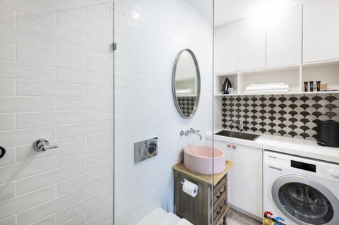 Accommodate Canberra - Warehouse - Accommodation Port Macquarie 1