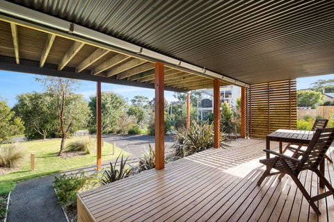 Acqua Vista - Water View, Fireplace, Walk To Beach - Accommodation Port Macquarie 3