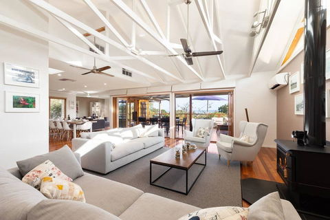 Acqua Vista - Water View, Fireplace, Walk To Beach - Accommodation Port Macquarie 0