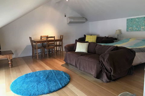 Adelaide Close CBD Large Private Studio Apartment In St Peters - Accommodation Port Macquarie 1