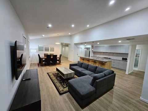 E 4 Room Retreat Family Friendly - Accommodation Port Macquarie 0