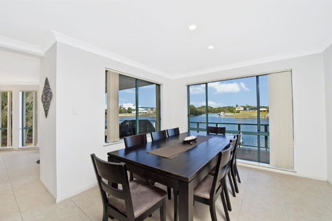 Dolphins 2 7 Commodore Crescent - Accommodation Port Macquarie 2