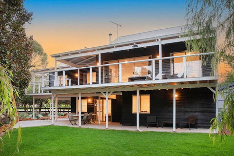 Eagle Bay Summerhaus - Accommodation Port Macquarie 0