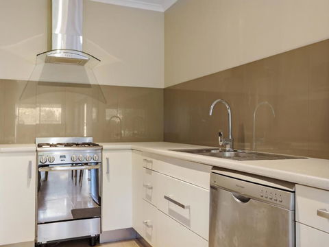 Eagle Heights Holiday Units - Accommodation Port Macquarie 3