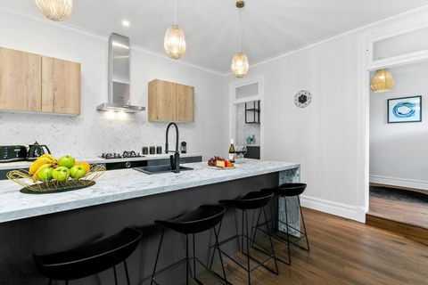 EDW19 - Stylish 2-Bed, 2-Bath Townhose In Drummoyne - Accommodation Port Macquarie 0