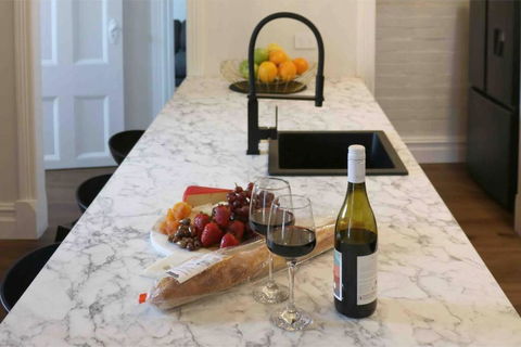 EDW19 - Stylish 2-Bed, 2-Bath Townhose In Drummoyne - Accommodation Port Macquarie 1