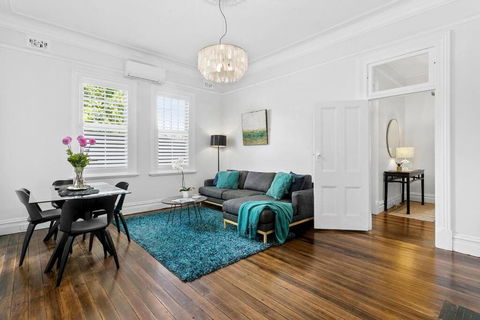 EDW19 - Stylish 2-Bed, 2-Bath Townhose In Drummoyne - Accommodation Port Macquarie 3