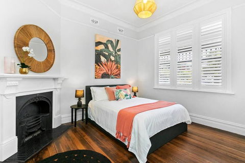 EDW19 - Stylish 2-Bed, 2-Bath Townhose In Drummoyne - Accommodation Port Macquarie 4