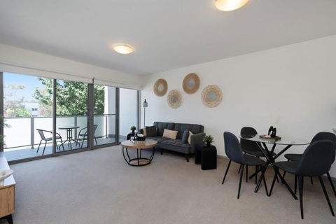 Elegant 2-Bed Apartment With Balcony - Accommodation Port Macquarie 1