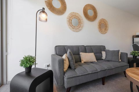 Elegant 2-Bed Apartment With Balcony - Accommodation Port Macquarie 0