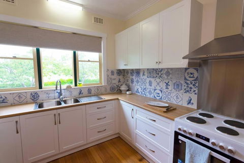 Elm Trees Of Ross Cottage - Accommodation Port Macquarie 0
