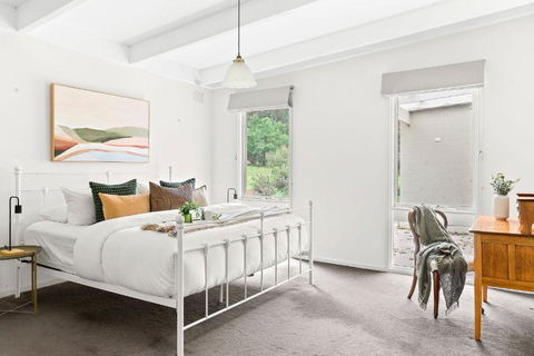 Enjoy Nature At Modern Diamond Creek Farmhouse - Accommodation Port Macquarie 3