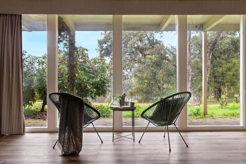 Enjoy Nature At Modern Diamond Creek Farmhouse - Accommodation Port Macquarie 4