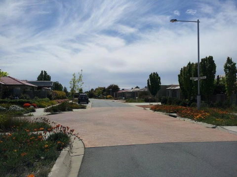 Entire 2BR Sunny House @Franklin, Canberra - Accommodation Port Macquarie 1