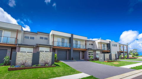 Escape At Nobbys Executive Townhouse 1 74 Pacific Drive - Accommodation Port Macquarie 0