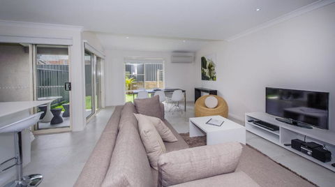 Escape At Nobbys Executive Townhouse 1 74 Pacific Drive - Accommodation Port Macquarie 2